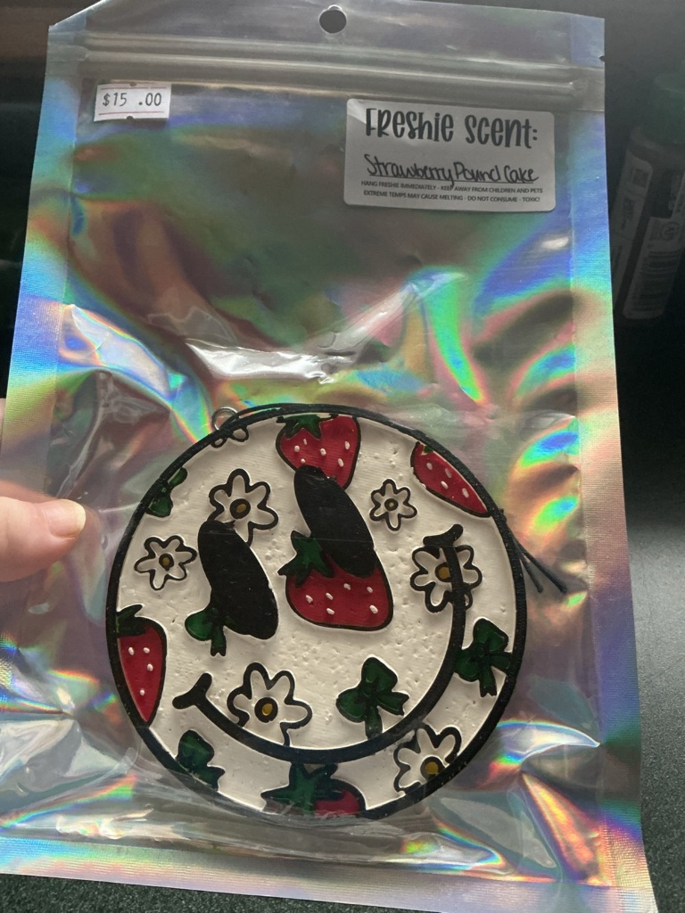 Strawberry & Daisy Round Car Freshie- Strawberry Pound Cake